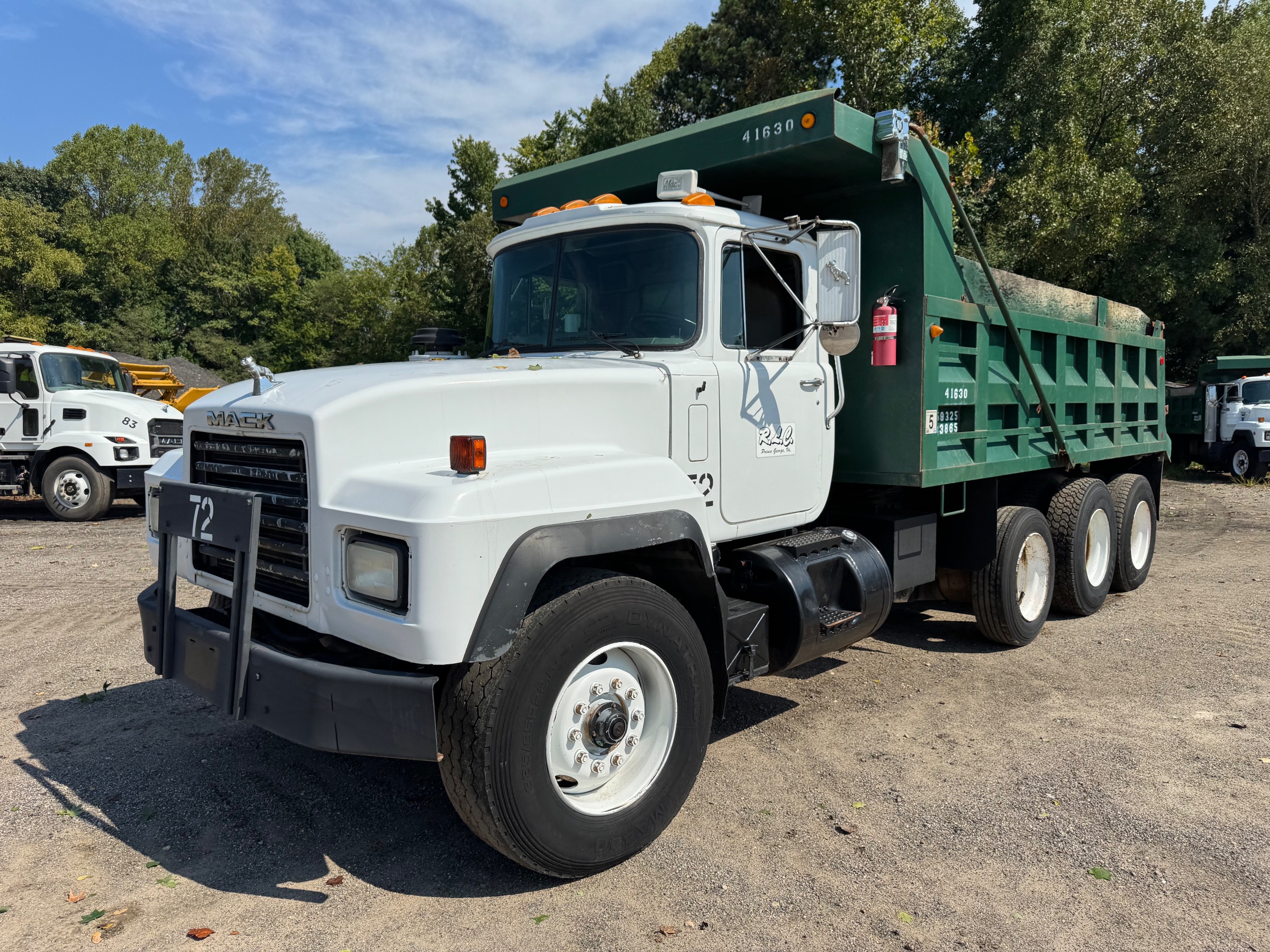 1993 Mack RD690S T/A Dump Truck (One owner Fleet maintained from new) (Prince George, VA) Unit 68 - photo 2