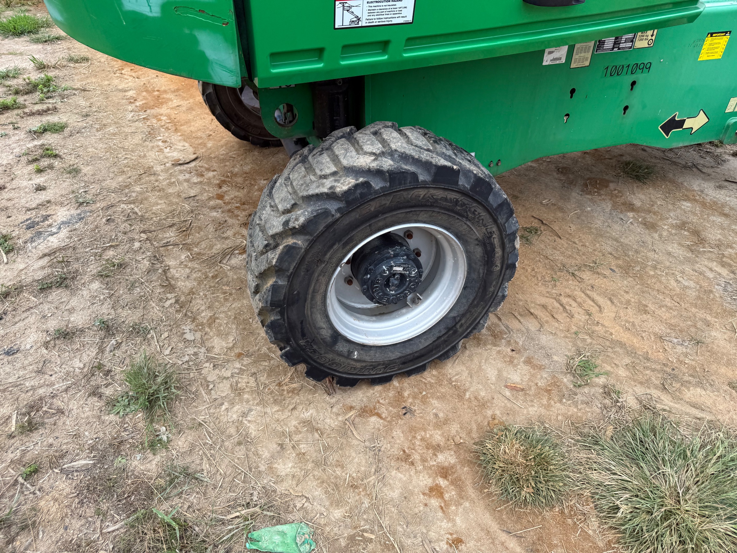 Undercarriage photo 3