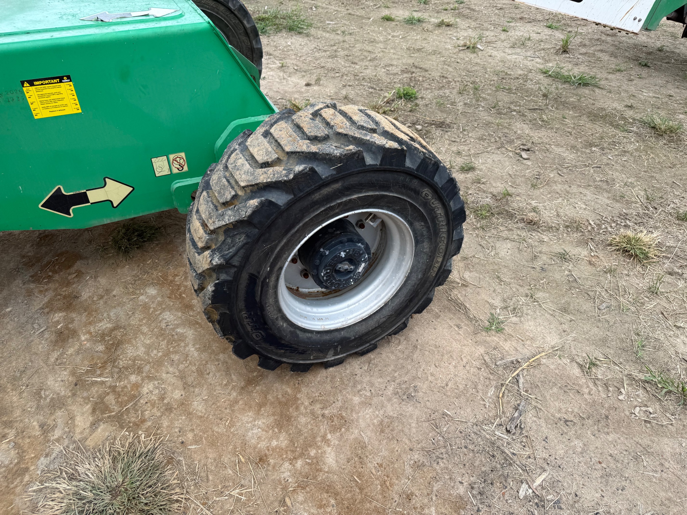 Undercarriage photo 4