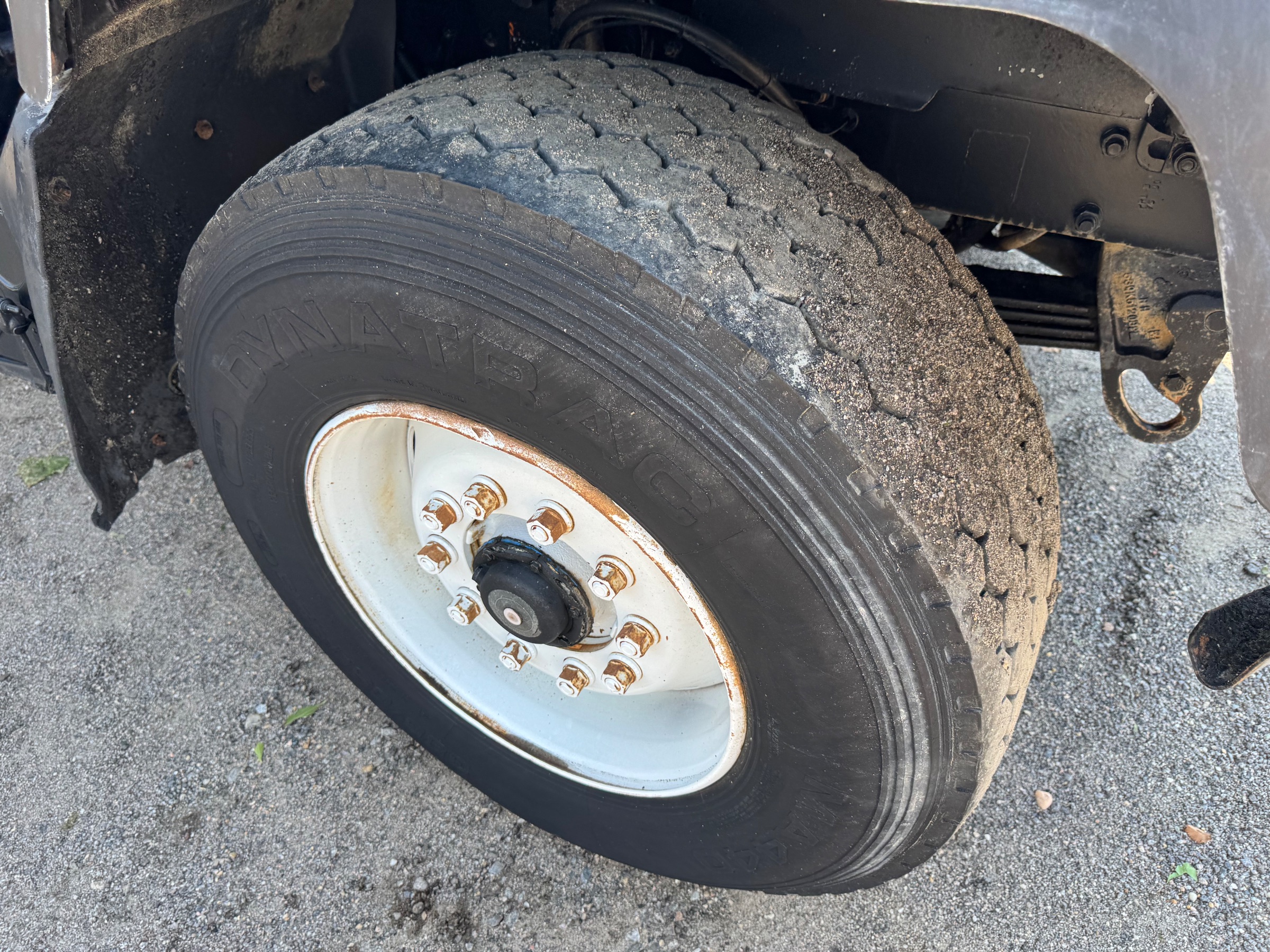 Undercarriage photo 1