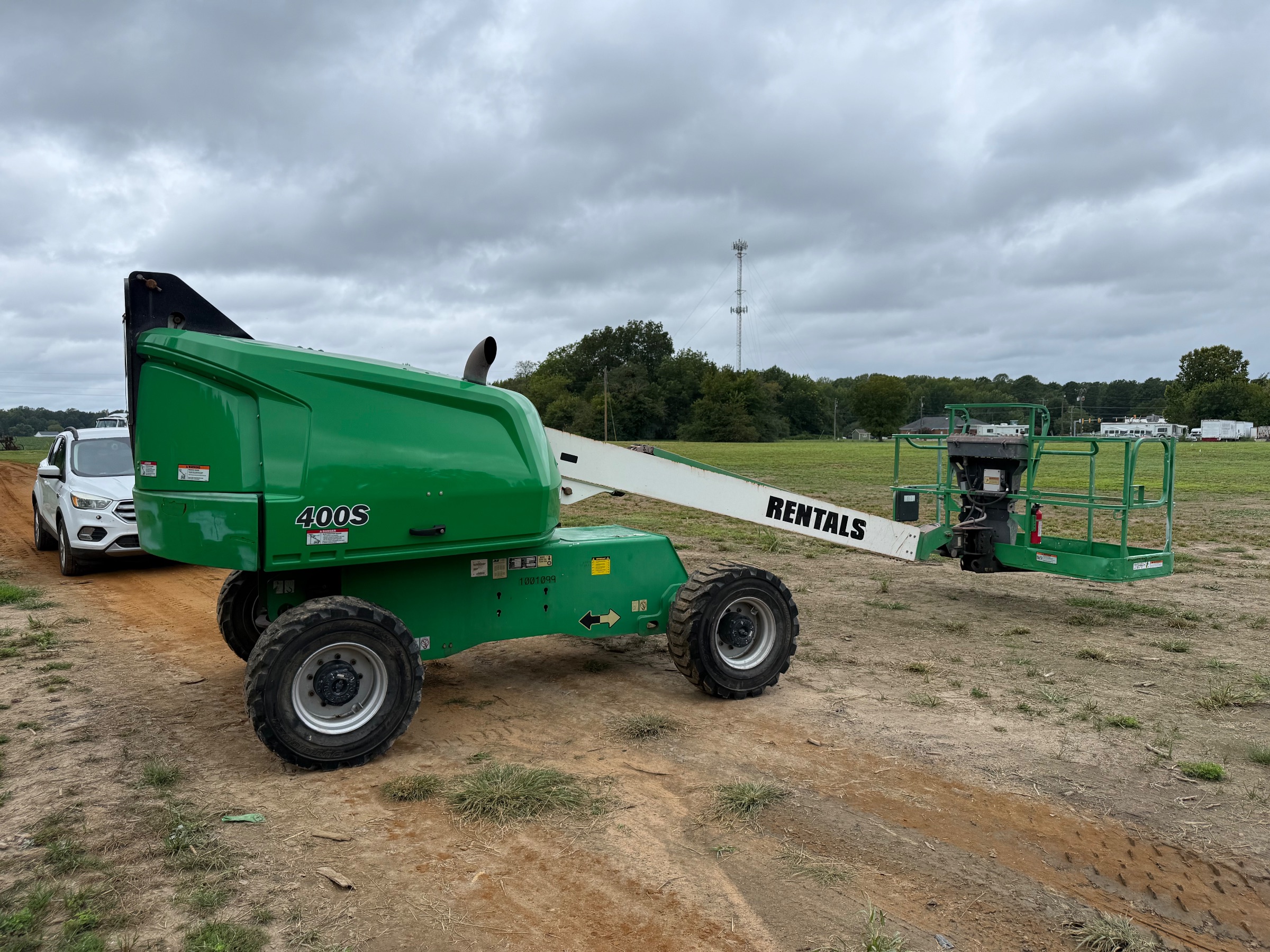 2017 JLG S400