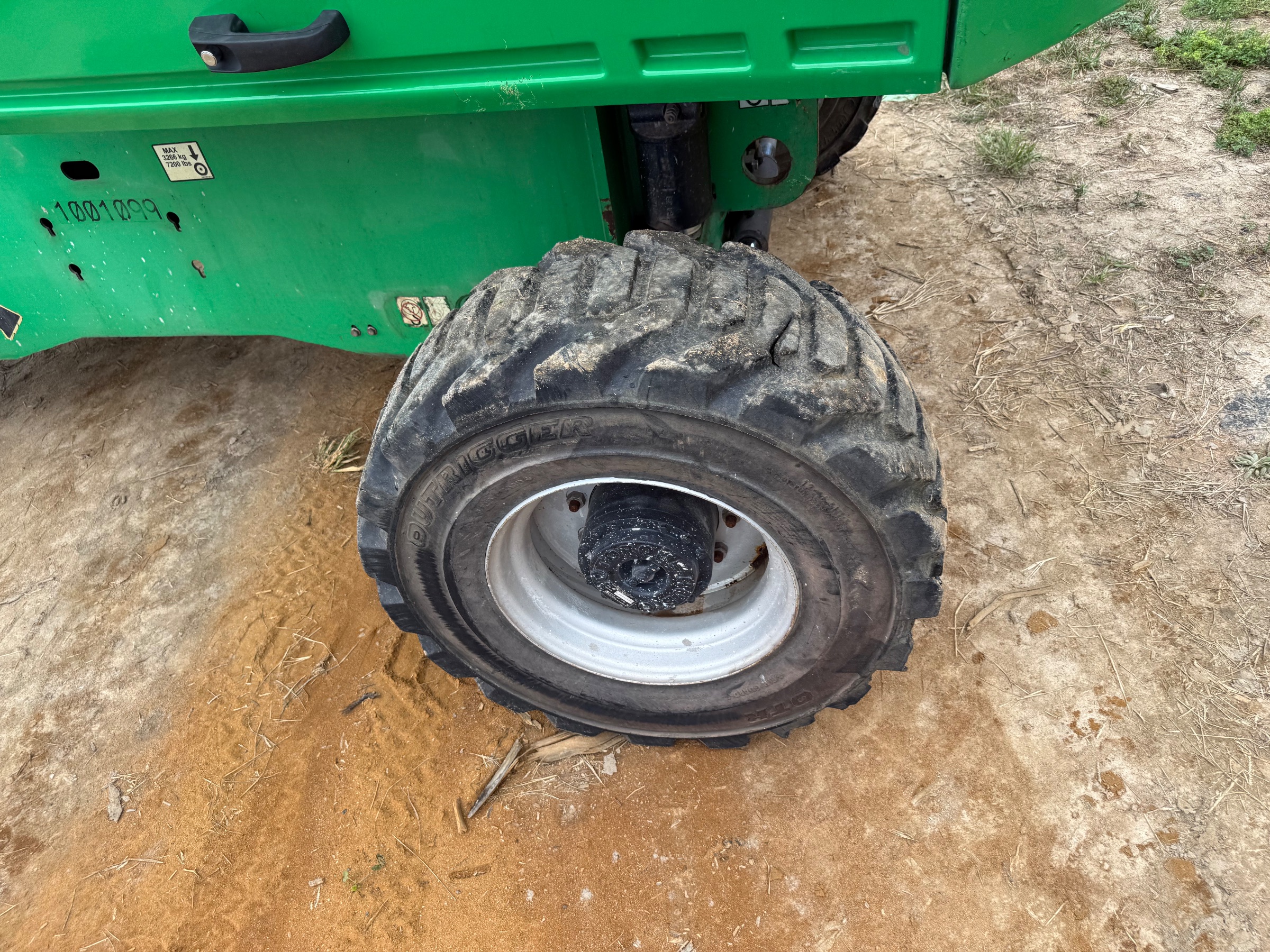 Undercarriage photo 1
